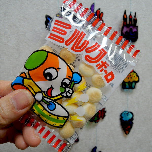 The cheap sweet(Dagashi) a baby can eat" milk bolo(a small round cookie)"